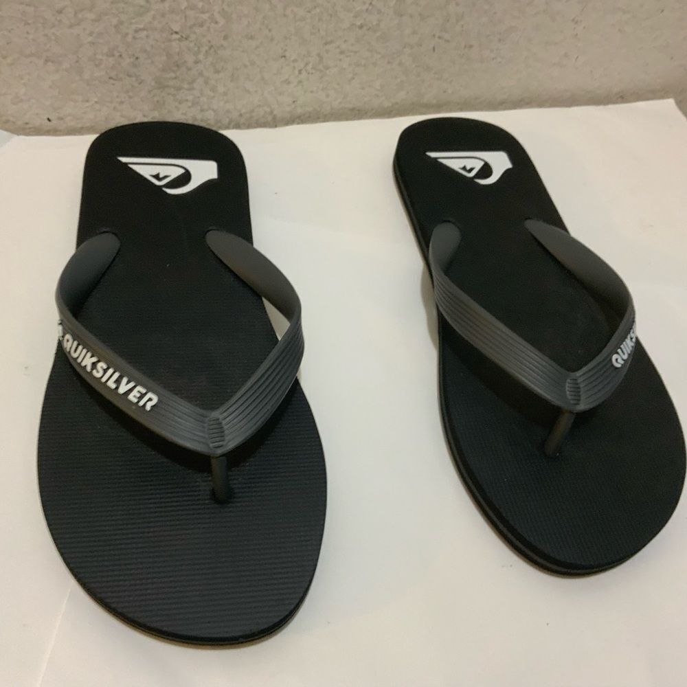 MWT Quiksilver Flipflop Men 9 Black Color